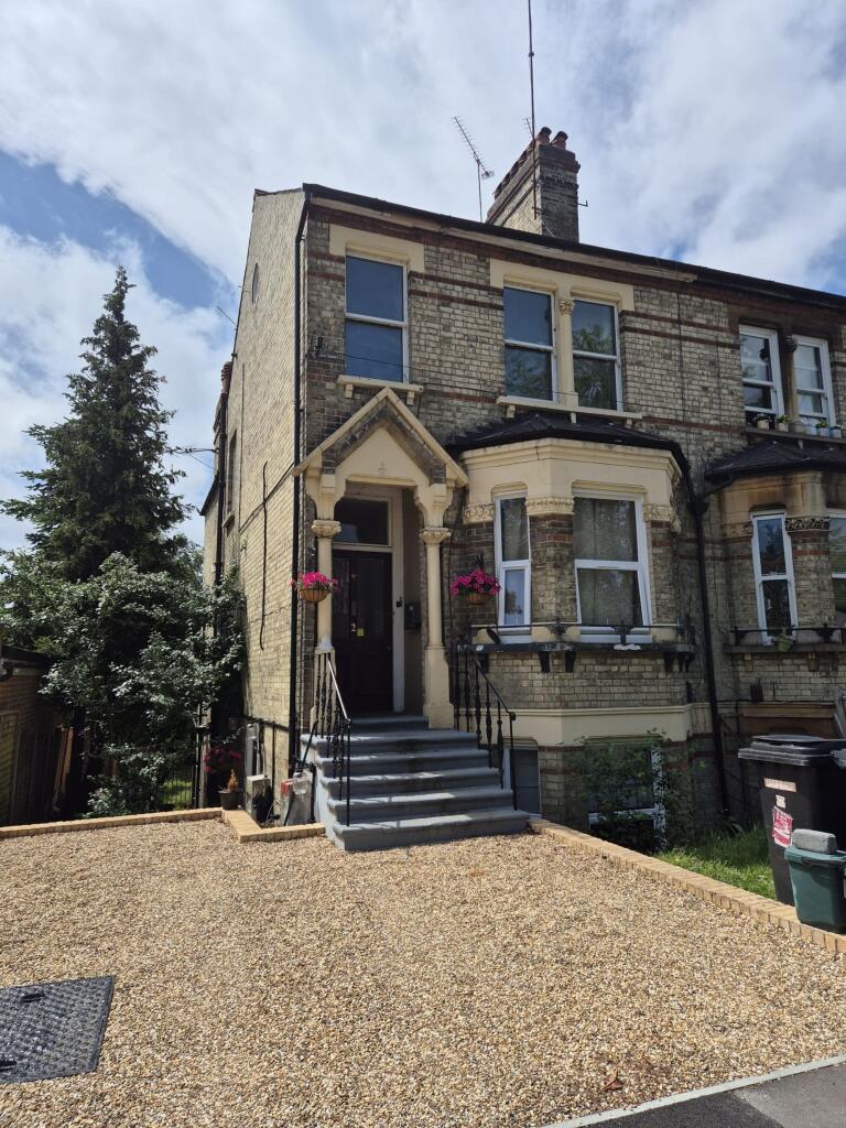 1 bed 1st Floor Flat for rent in Leatherhead. From Jackie Quinn & Co.Ltd 1 bed 1st Floor Flat for rent in Leatherhead. From Jackie Quinn & Co.Ltd