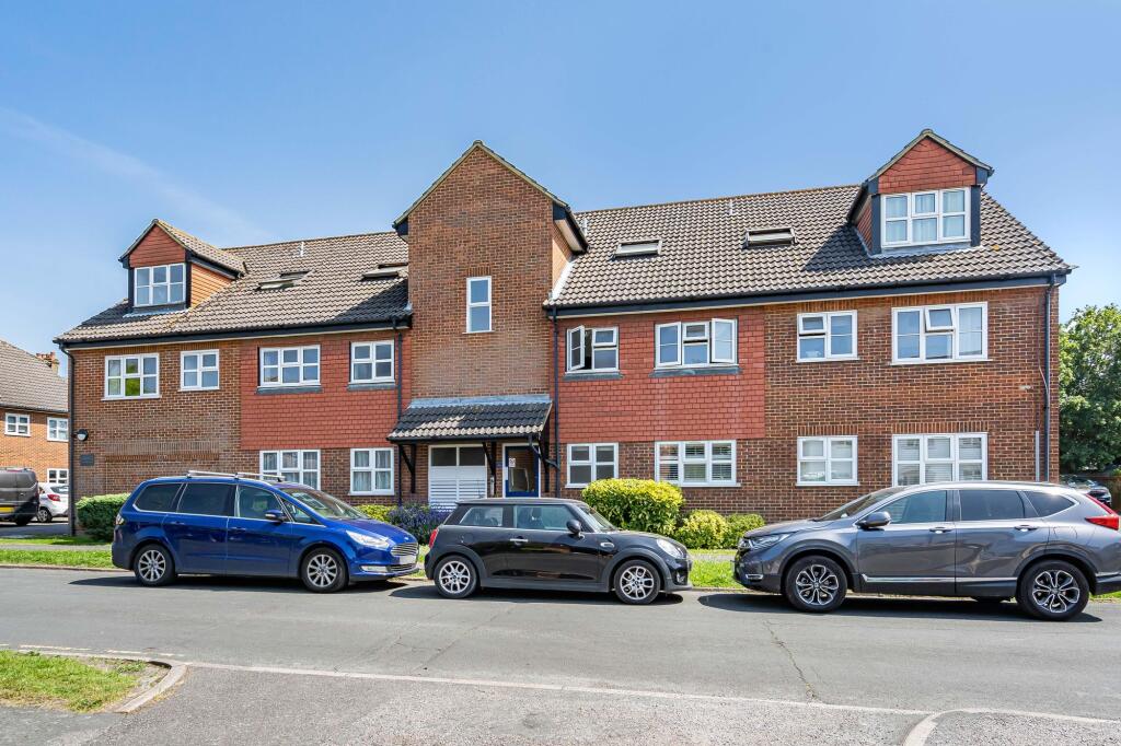 1 bed 1st Floor Flat for rent in Pachesham Park. From Jackie Quinn & Co.Ltd