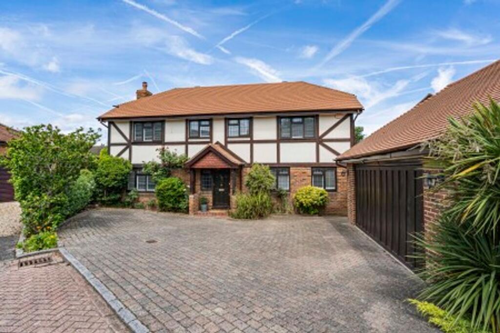 5 bed Detached for rent in Leatherhead. From Jackie Quinn & Co.Ltd 5 bed Detached for rent in Leatherhead. From Jackie Quinn & Co.Ltd