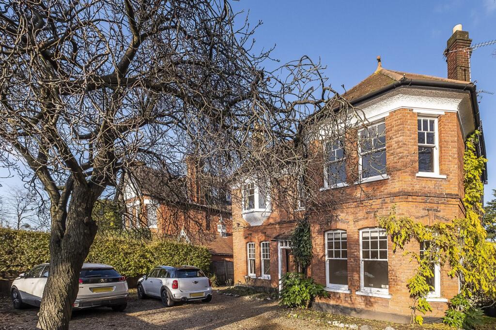4 bed Studio for rent in East Molesey. From Jackie Quinn & Co.Ltd 4 bed Studio for rent in East Molesey. From Jackie Quinn & Co.Ltd