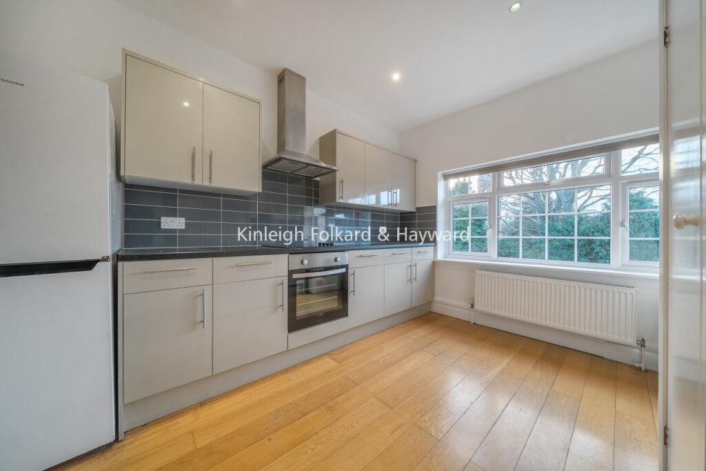 4 bed 1st Floor Flat for rent in Chislehurst. From Kinleigh Folkard & Hayward - Sales - Bromley