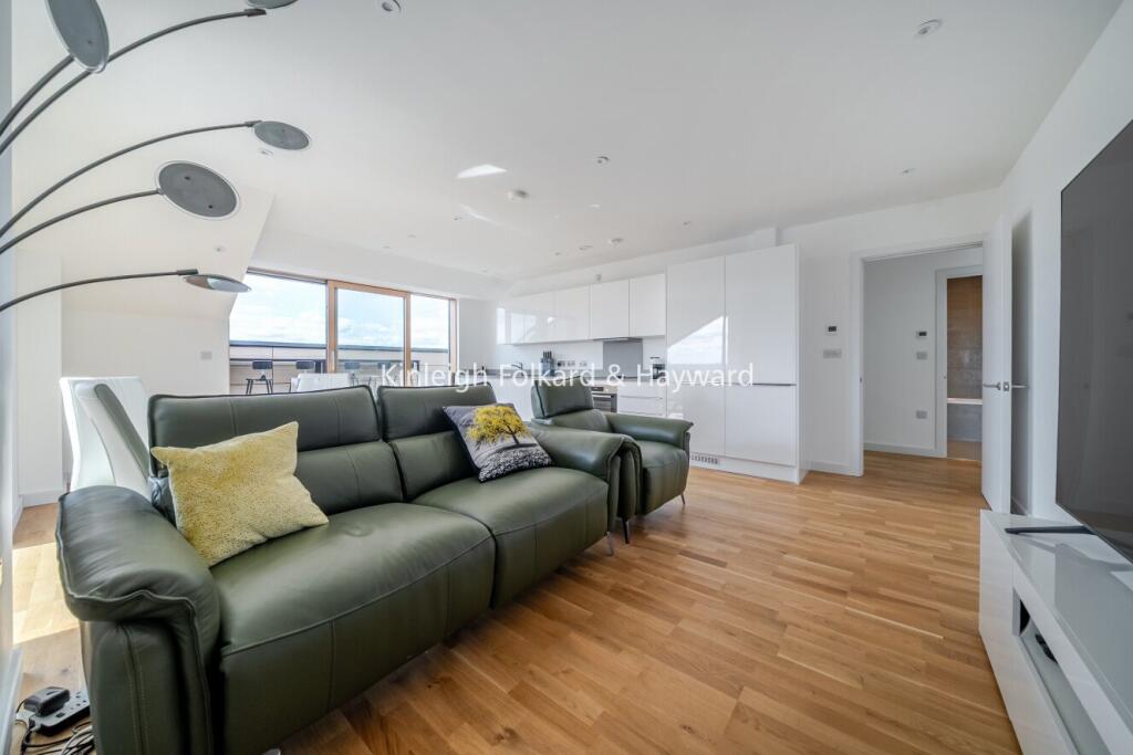 2 bed 1st Floor Flat for rent in Keston Mark. From Kinleigh Folkard & Hayward - Sales - Bromley