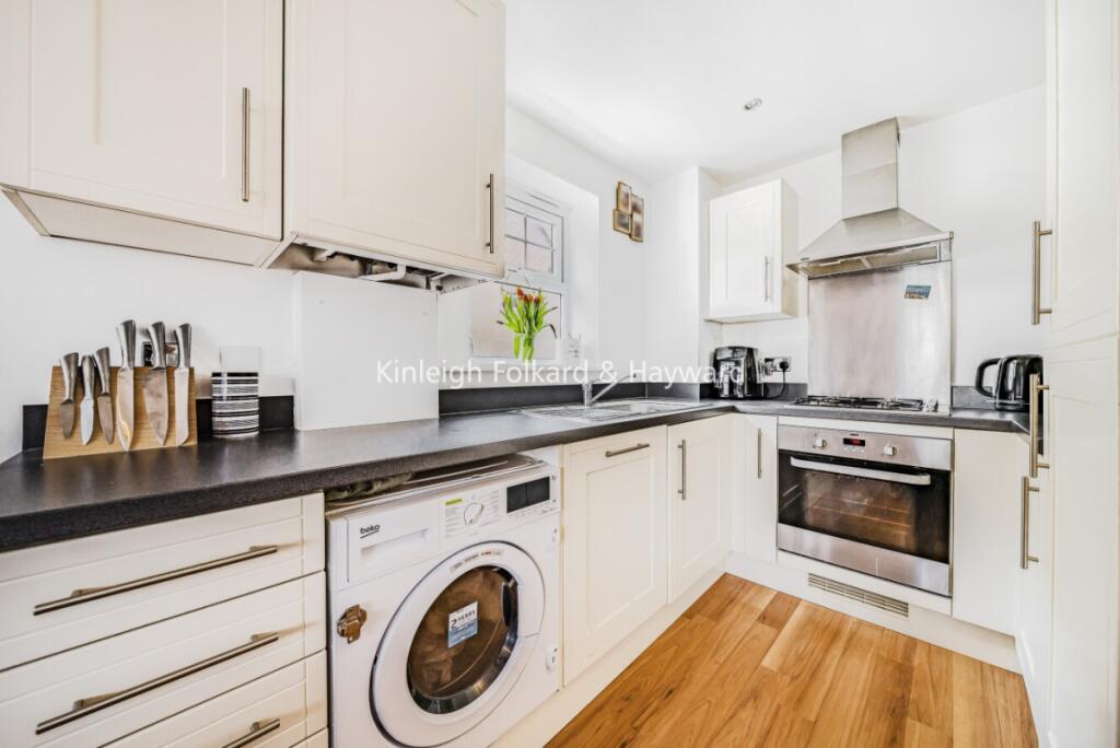 2 bed 1st Floor Flat for rent in Keston Mark. From Kinleigh Folkard & Hayward - Sales - Bromley