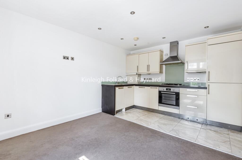 2 bed 1st Floor Flat for rent in Keston Mark. From Kinleigh Folkard & Hayward - Sales - Bromley 2 bed 1st Floor Flat for rent in Keston Mark. From Kinleigh Folkard & Hayward - Sales - Bromley
