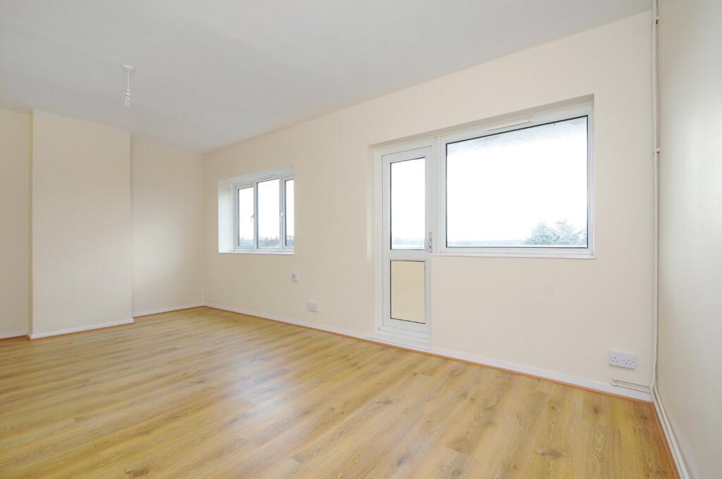 3 bed 1st Floor Flat for rent in Catford. From Kinleigh Folkard & Hayward - Sales - Bromley 3 bed 1st Floor Flat for rent in Catford. From Kinleigh Folkard & Hayward - Sales - Bromley