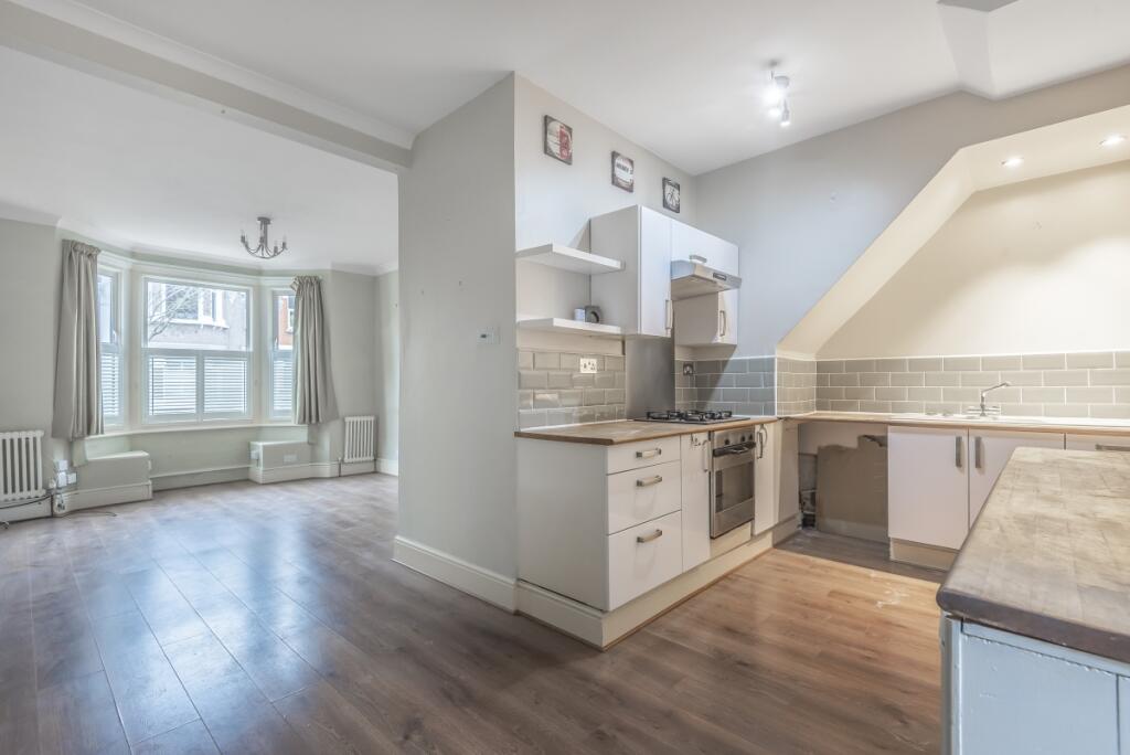 1 bed 1st Floor Flat for rent in Beckenham. From Kinleigh Folkard & Hayward - Sales - Bromley