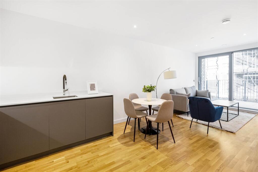 2 bed Apartment for rent in Battersea. From Petty Son and Prestwich