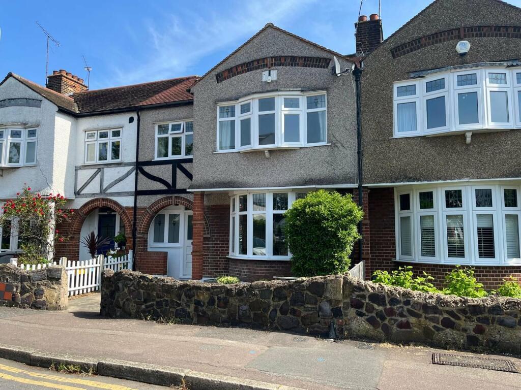 4 bed Mid Terraced House for rent in Wanstead. From Petty Son and Prestwich
