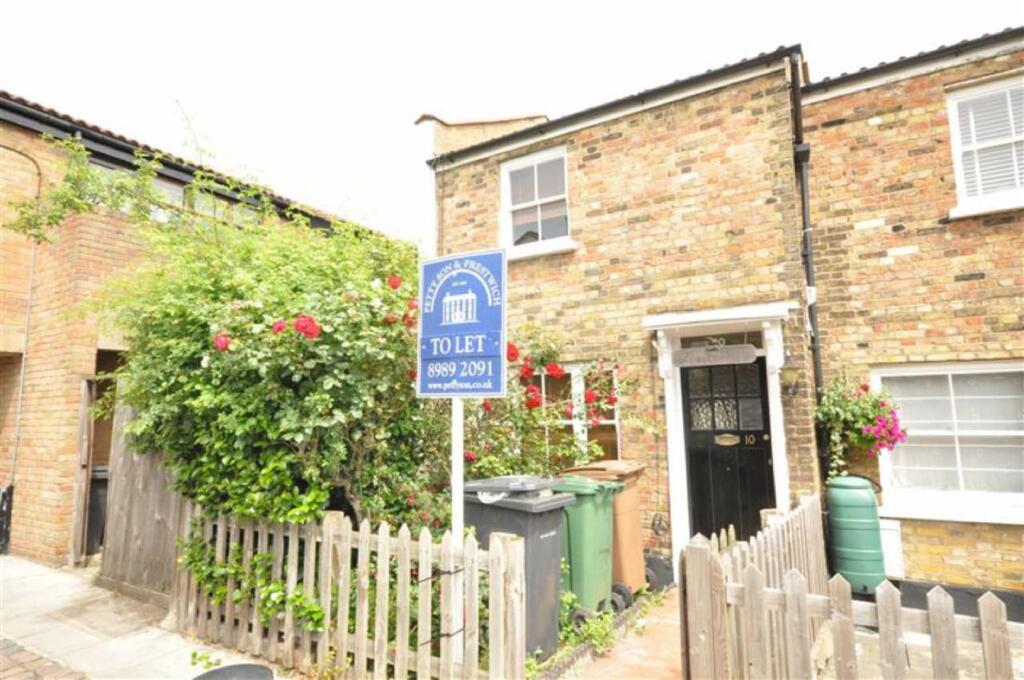 2 bed End of Terrace for rent in Wanstead. From Petty Son and Prestwich