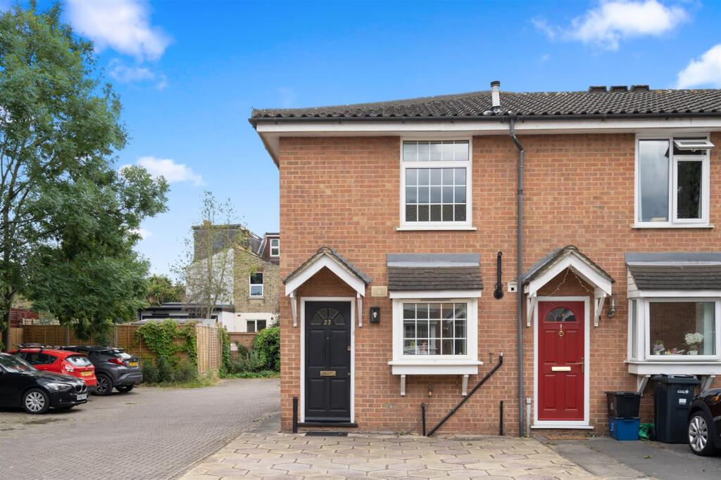 2 bed End of Terrace for rent in Wanstead. From Petty Son and Prestwich