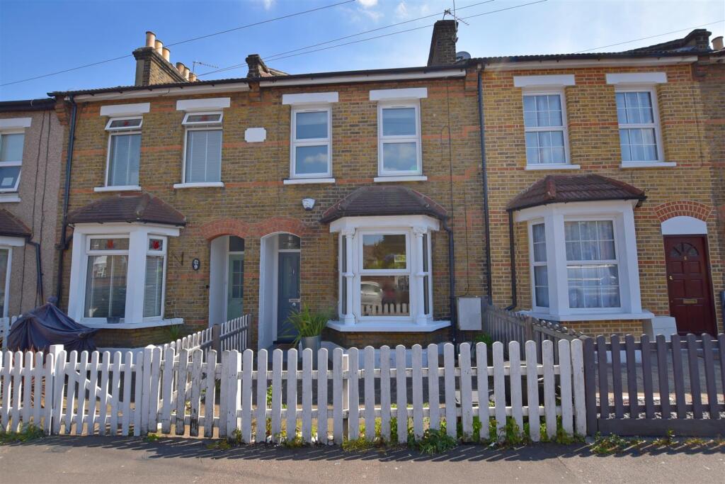3 bed Mid Terraced House for rent in Woodford. From Petty Son and Prestwich
