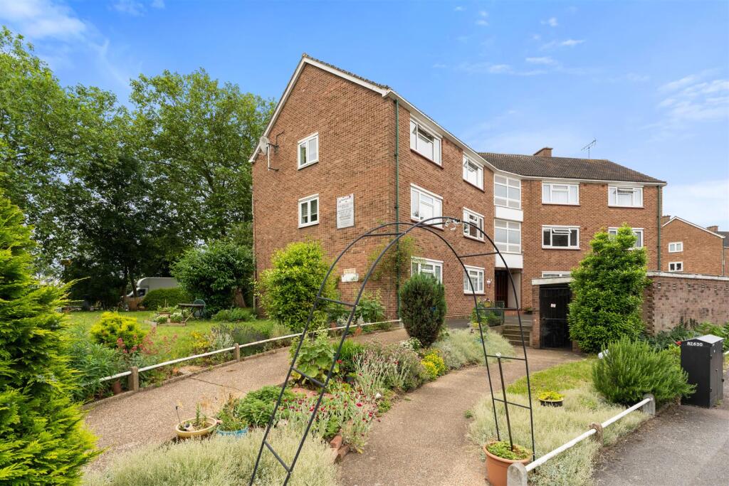 2 bed 1st Floor Flat for rent in Wanstead. From Petty Son and Prestwich 2 bed 1st Floor Flat for rent in Wanstead. From Petty Son and Prestwich