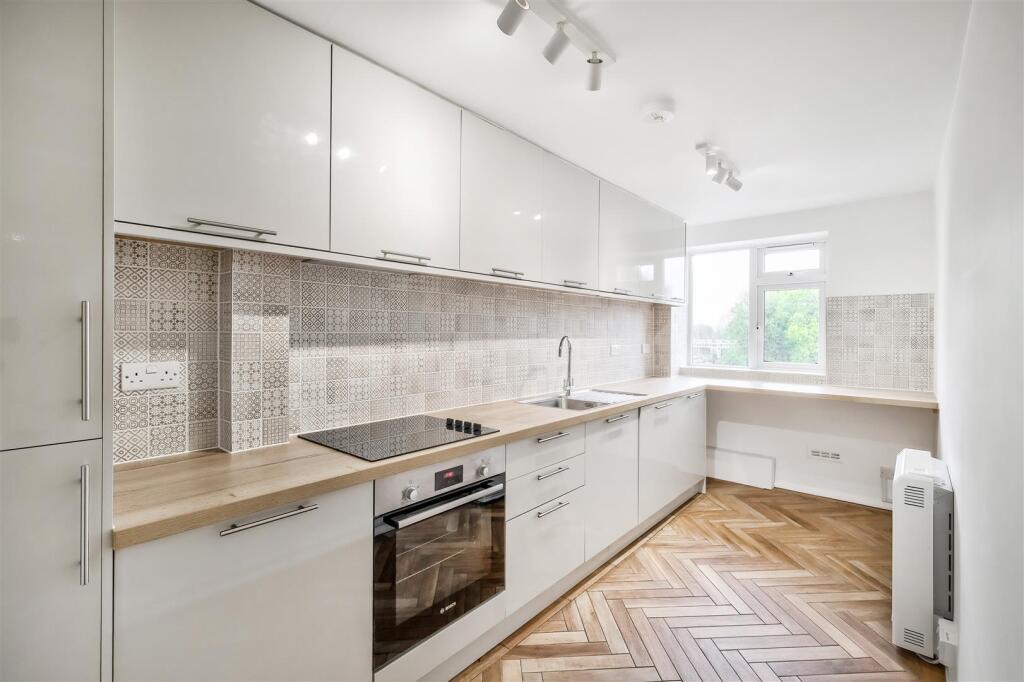 2 bed 1st Floor Flat for rent in Wanstead. From Petty Son and Prestwich