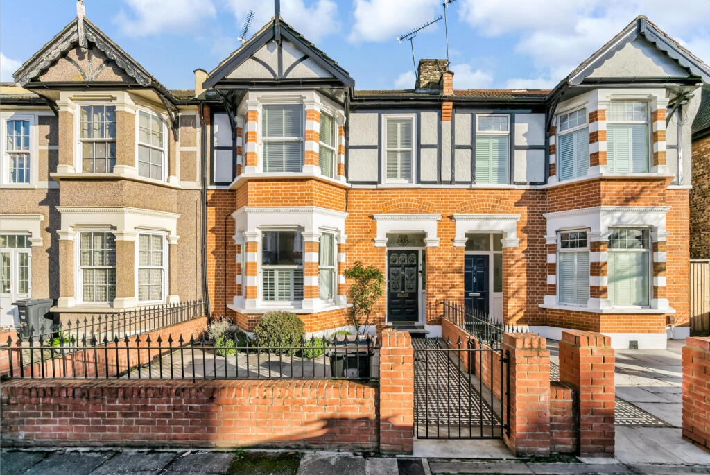 3 bed Mid Terraced House for rent in Wanstead. From Petty Son and Prestwich