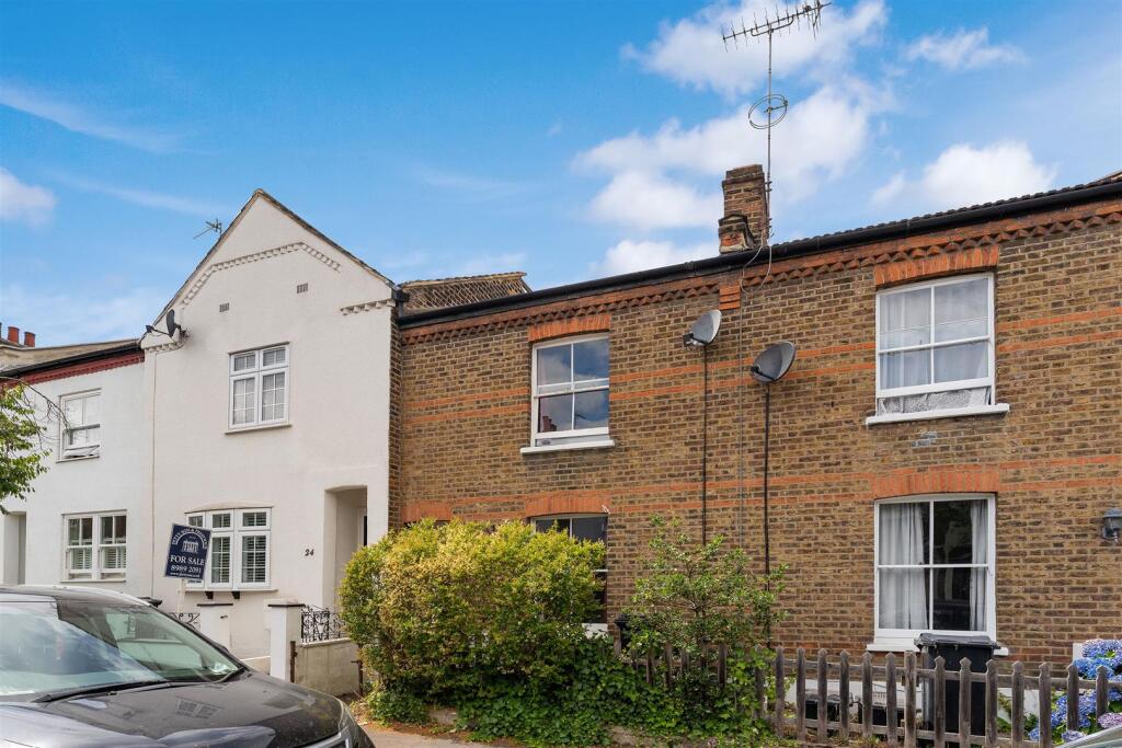 2 bed Mid Terraced House for rent in Wanstead. From Petty Son and Prestwich