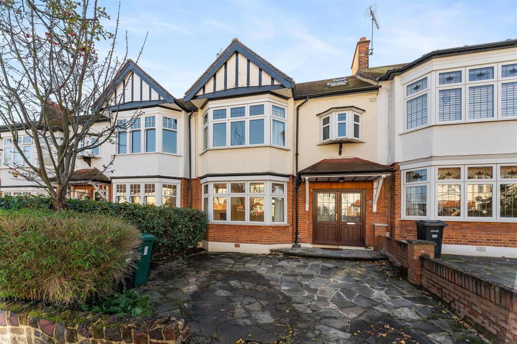 4 bed Mid Terraced House for rent in Wanstead. From Petty Son and Prestwich