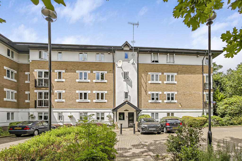 2 bed 1st Floor Flat for rent in Wanstead. From Petty Son and Prestwich 2 bed 1st Floor Flat for rent in Wanstead. From Petty Son and Prestwich