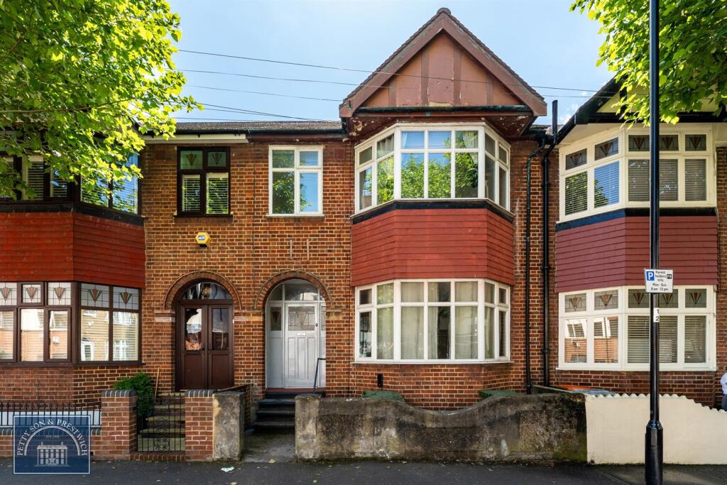 3 bed Mid Terraced House for rent in West Ham. From Petty Son and Prestwich 3 bed Mid Terraced House for rent in West Ham. From Petty Son and Prestwich