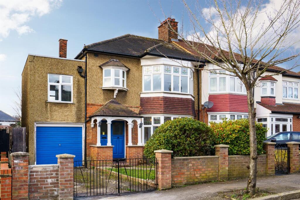 4 bed Semi Detached for rent in Walthamstow. From Petty Son and Prestwich