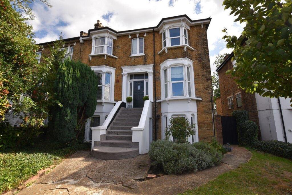 1 bed Apartment for rent in Wanstead. From Petty Son and Prestwich