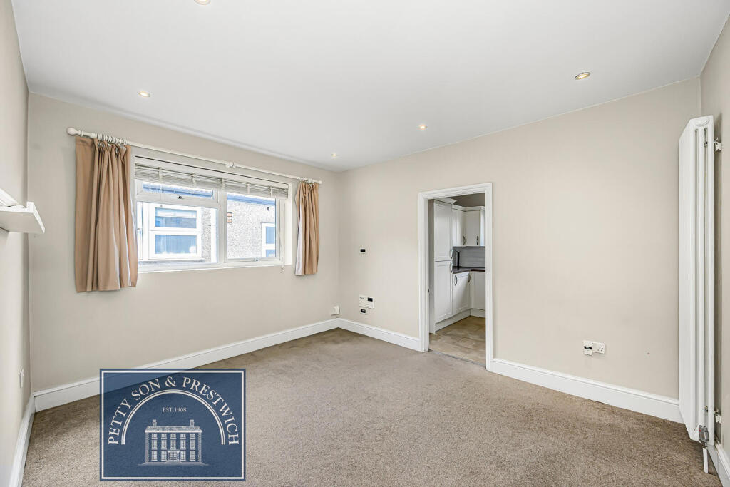 2 bed Annexe for rent in Woodford. From Petty Son and Prestwich