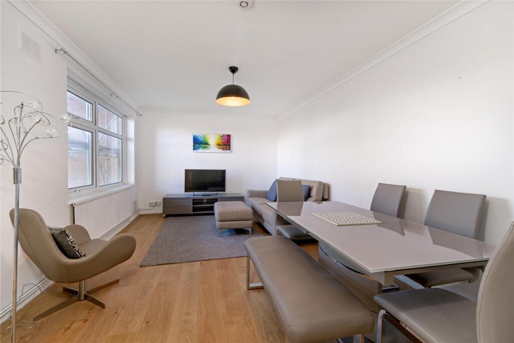 2 bed 1st Floor Flat for rent in Woodford. From Petty Son and Prestwich 2 bed 1st Floor Flat for rent in Woodford. From Petty Son and Prestwich