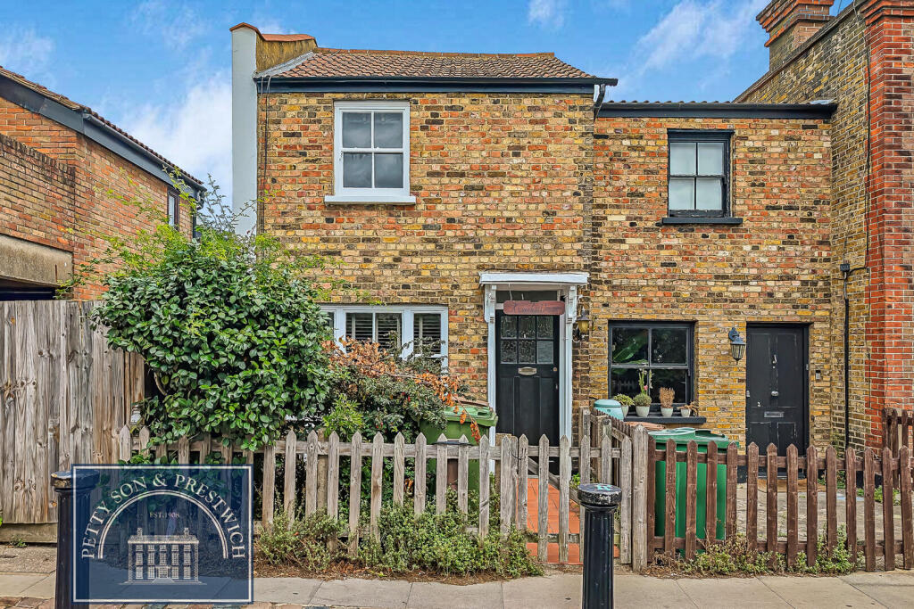 2 bed End of Terrace for rent in Wanstead. From Petty Son and Prestwich 2 bed End of Terrace for rent in Wanstead. From Petty Son and Prestwich