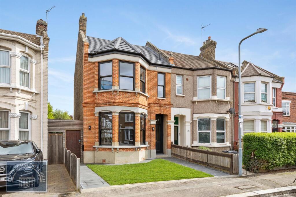 2 bed 1st Floor Flat for rent in Wanstead. From Petty Son and Prestwich