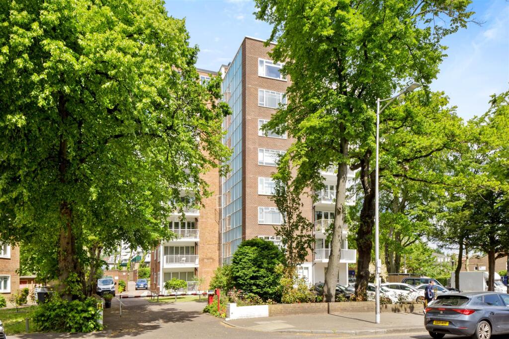 2 bed 1st Floor Flat for rent in Wanstead. From Petty Son and Prestwich