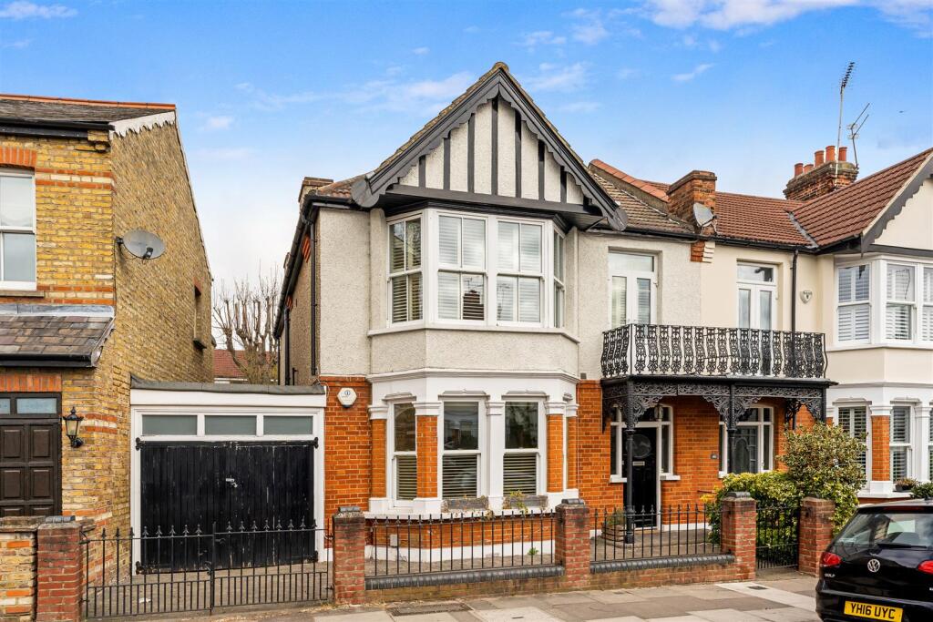 4 bed End of Terrace for rent in Wanstead. From Petty Son and Prestwich 4 bed End of Terrace for rent in Wanstead. From Petty Son and Prestwich