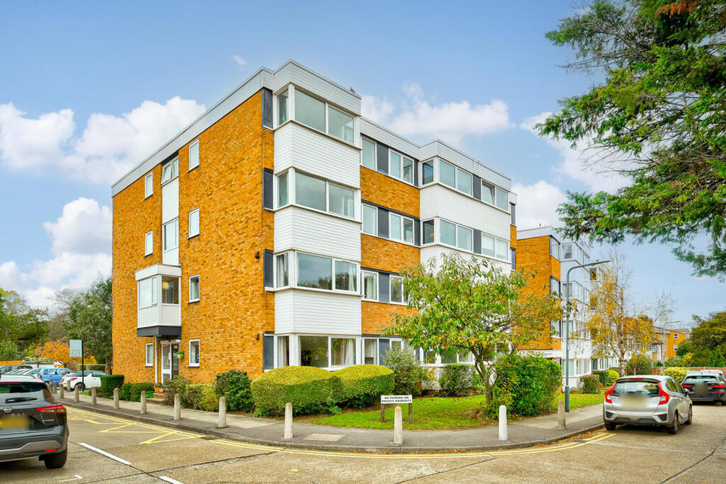 2 bed 1st Floor Flat for rent in Wanstead. From Petty Son and Prestwich 2 bed 1st Floor Flat for rent in Wanstead. From Petty Son and Prestwich
