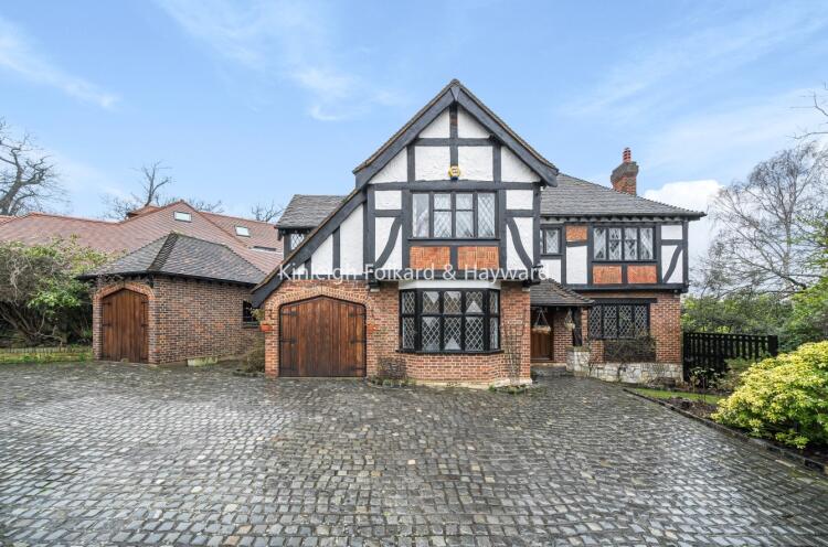 5 bed Detached House for rent in Chislehurst. From Kinleigh Folkard & Hayward