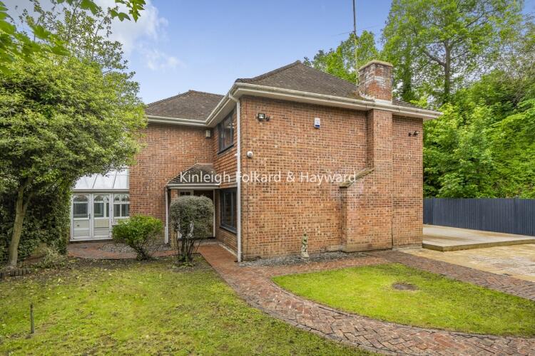 4 bed Detached House for rent in Chislehurst. From Kinleigh Folkard & Hayward