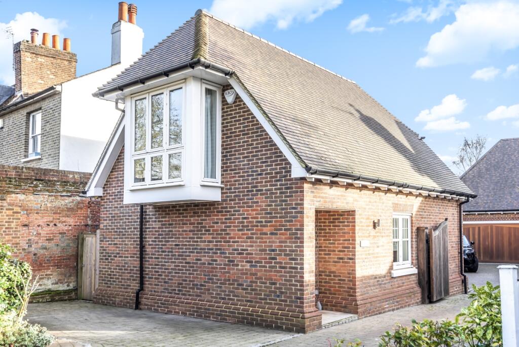 1 bed Detached for rent in Chislehurst. From Kinleigh Folkard & Hayward - Sales - Chislehurst