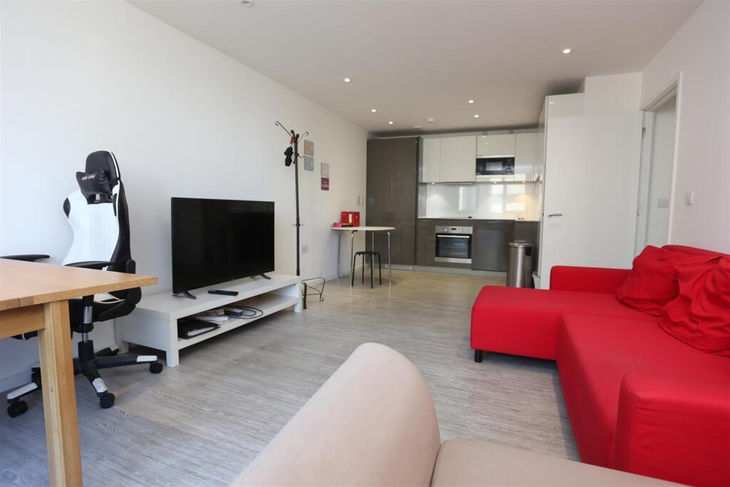 2 bed 1st Floor Flat for rent in Brighton and Hove. From Property Moves