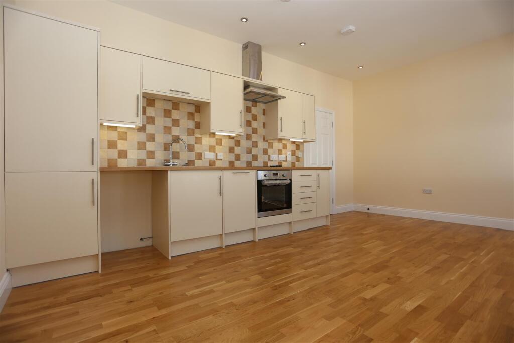2 bed 1st Floor Flat for rent in Brighton and Hove. From Property Moves