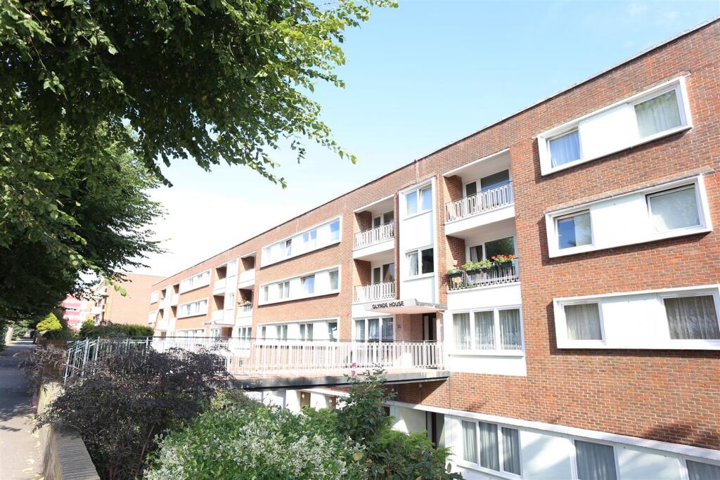 2 bed 1st Floor Flat for rent in Brighton and Hove. From Property Moves