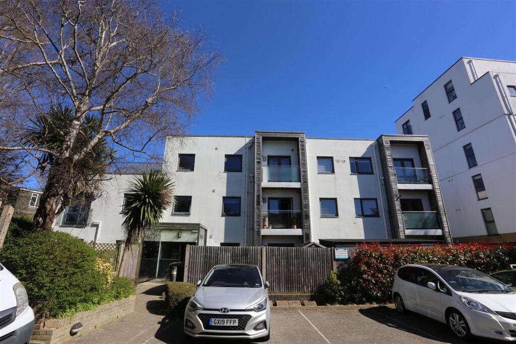2 bed 1st Floor Flat for rent in Brighton and Hove. From Property Moves