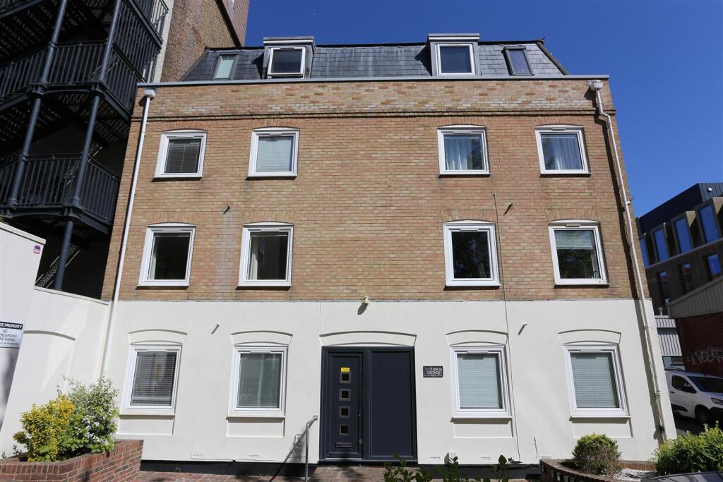 1 bed 1st Floor Flat for rent in Brighton and Hove. From Property Moves
