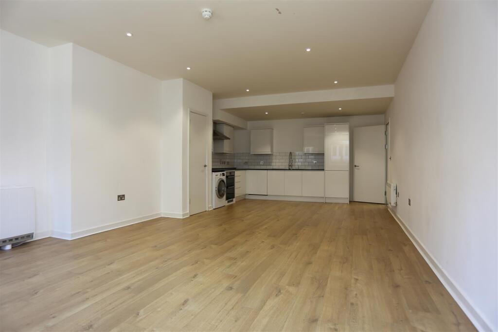 2 bed 1st Floor Flat for rent in Brighton and Hove. From Property Moves