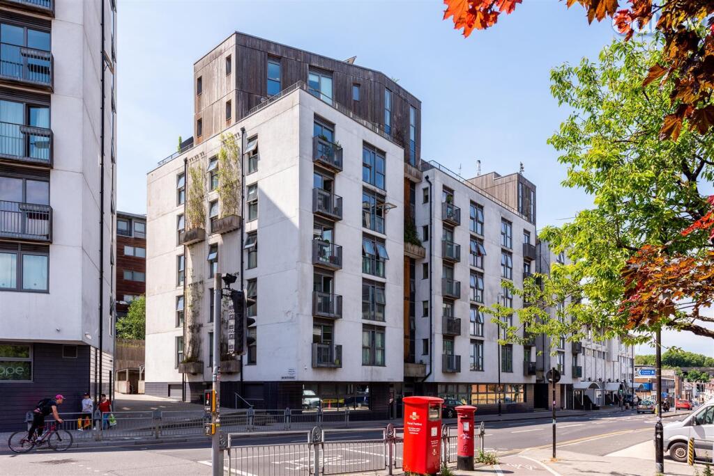 2 bed 1st Floor Flat for rent in Brighton and Hove. From Property Moves