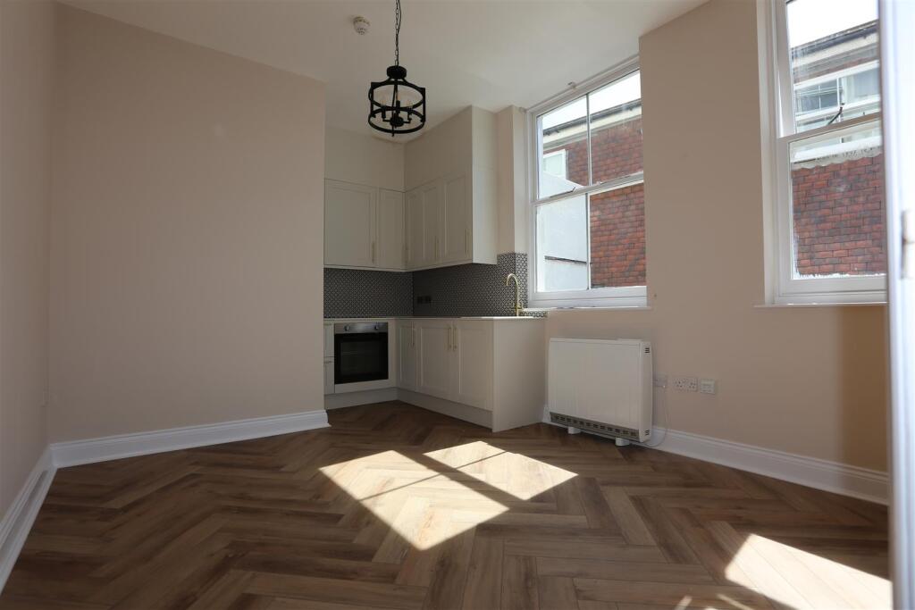 1 bed 1st Floor Flat for rent in Brighton and Hove. From Property Moves