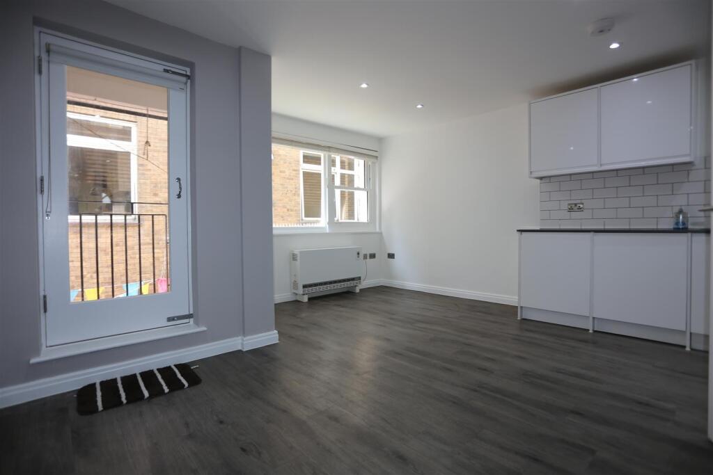 3 bed 1st Floor Flat for rent in Brighton and Hove. From Property Moves