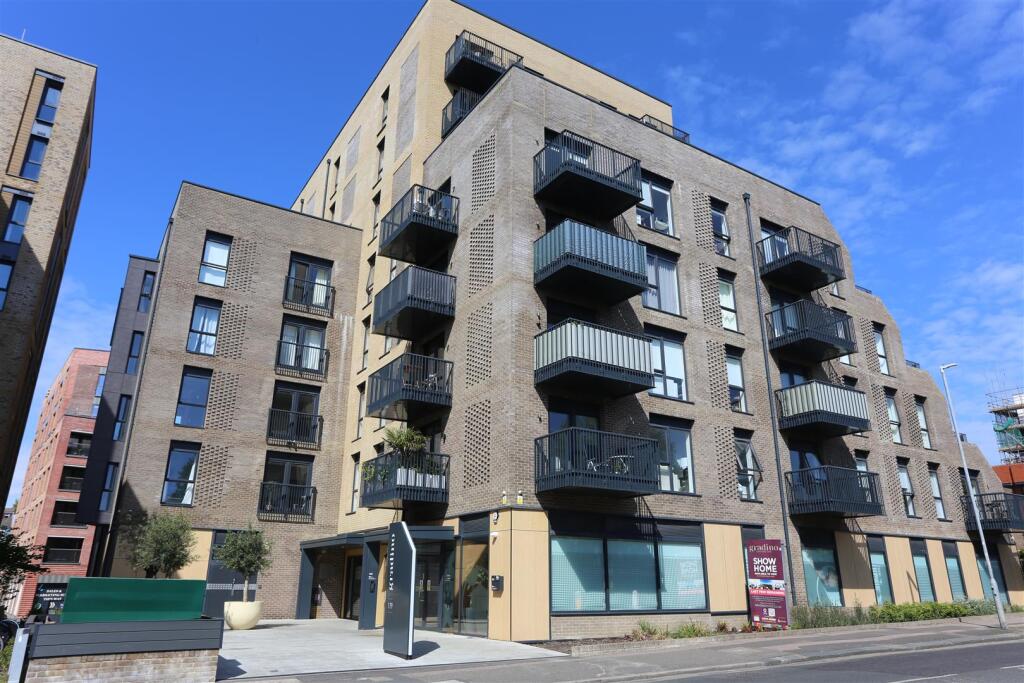 3 bed Apartment for rent in Brighton and Hove. From Property Moves 3 bed Apartment for rent in Brighton and Hove. From Property Moves