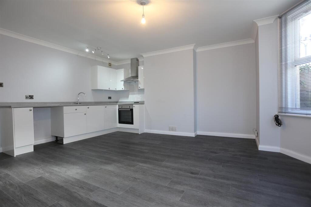 2 bed 1st Floor Flat for rent in Brighton and Hove. From Property Moves
