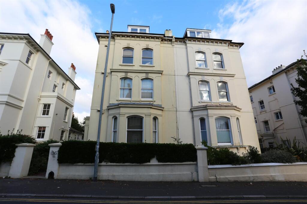4 bed Studio for rent in Brighton and Hove. From Property Moves 4 bed Studio for rent in Brighton and Hove. From Property Moves