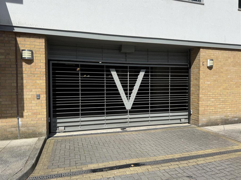 4 bed Not Specified for rent in Brighton and Hove. From Property Moves