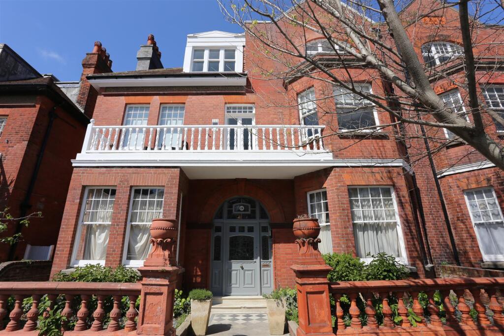 2 bed 1st Floor Flat for rent in Brighton and Hove. From Property Moves