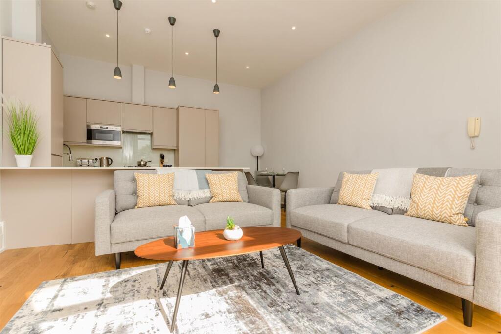 2 bed 1st Floor Flat for rent in Brighton and Hove. From Property Moves