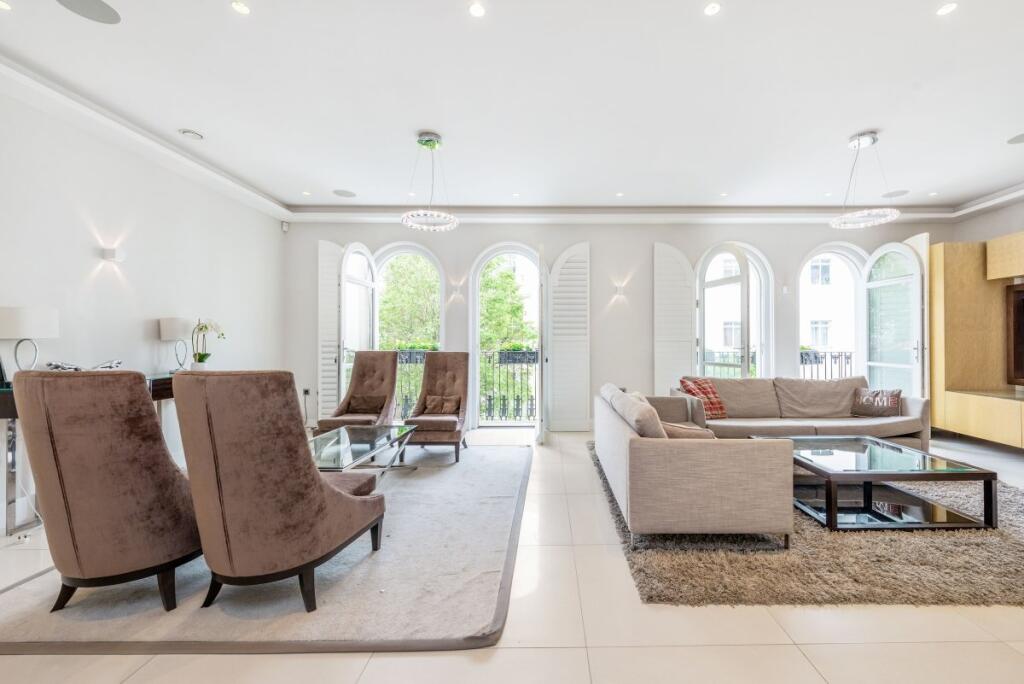 3 bed 1st Floor Flat for rent in London. From Kinleigh Folkard & Hayward